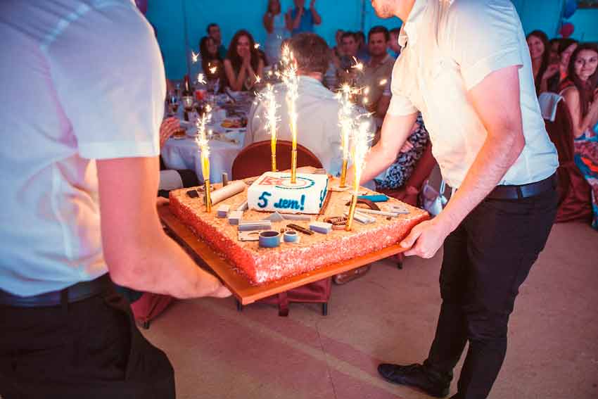 торт на день рождения фирмы