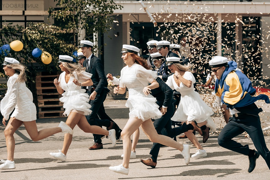 Традиции выпускных в разных странах